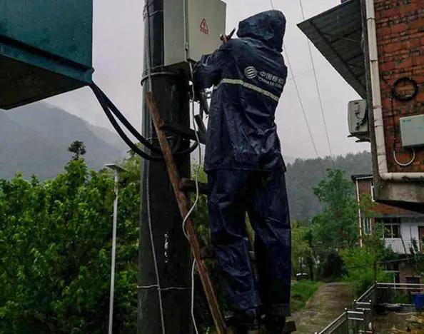 華山北峰基站停電，移動華陰維護班緊急發電保障通信